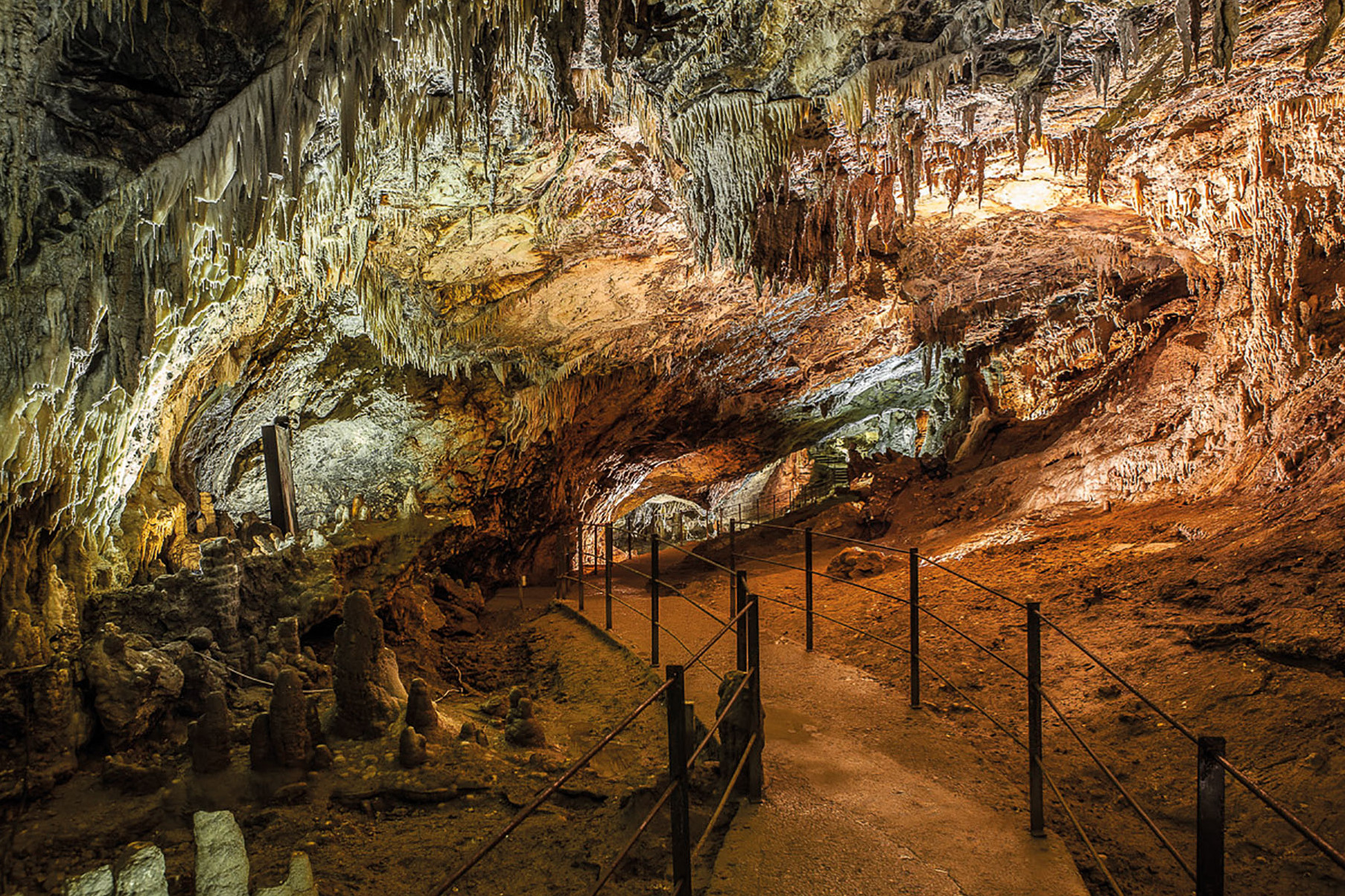 Phluais de Castelcivita - Piazzale Zonzi | Secret World Trip Planner