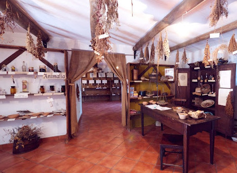 Teggiano: Kräutermuseum - Teggiano | Secret World Trip Planner