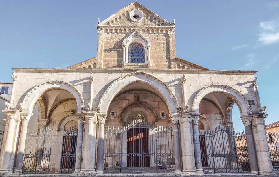 Sessa Aurunca katedrāle - Sessa Aurunca | Secret World Trip Planner
