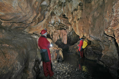 Ausi Špilja - Prossedi | Secret World Trip Planner