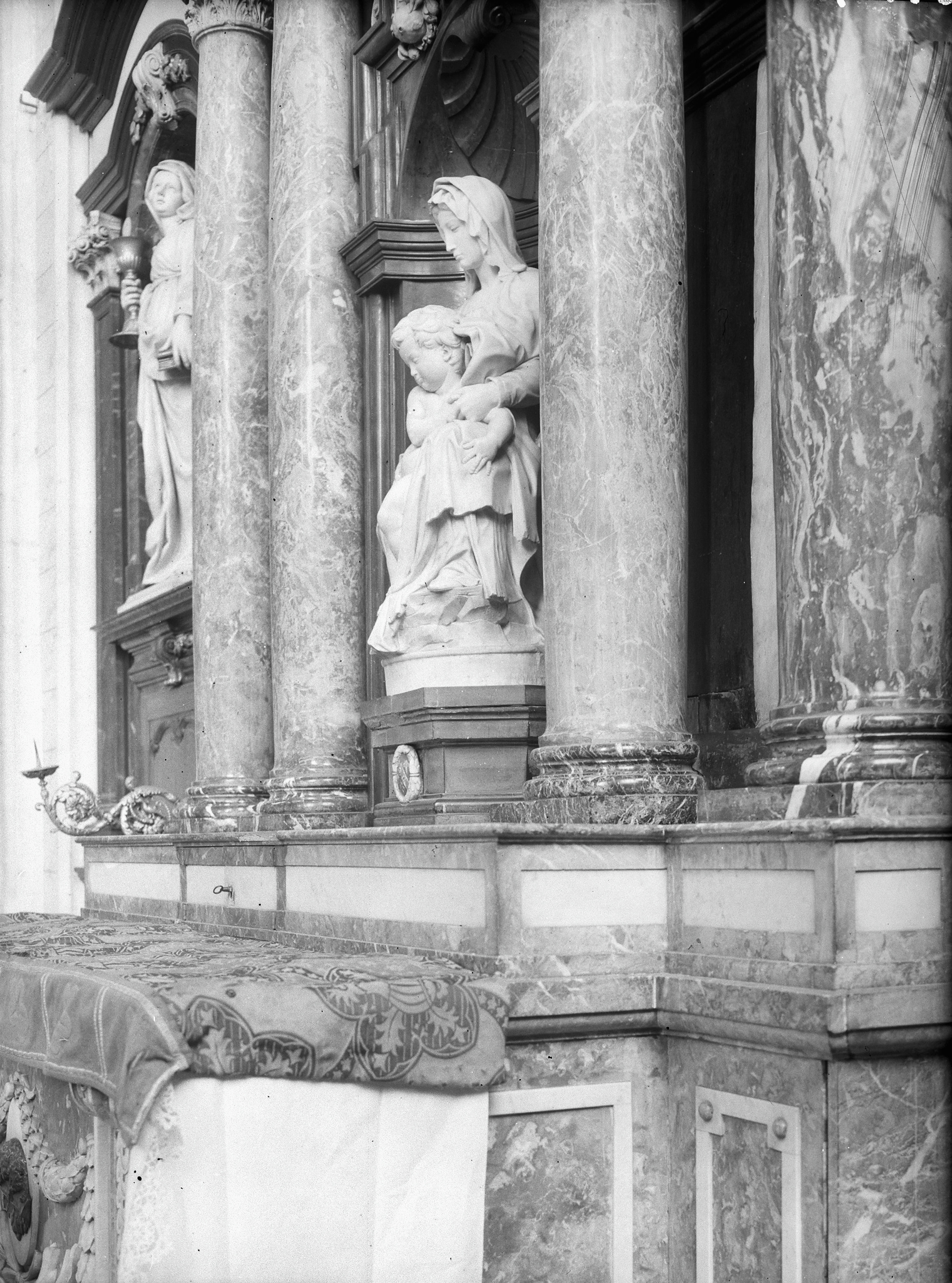 Brujas: Iglesia de Nuestra Señora - Brugge | Secret World Trip Planner