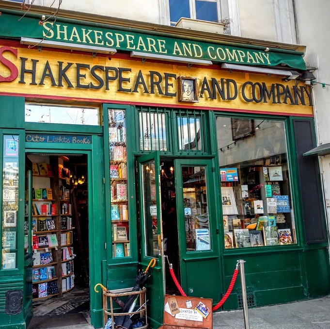 پاریس | شکسپیر و شرکت: یک کتابفروشی یاد - Paris | Secret World Trip Planner