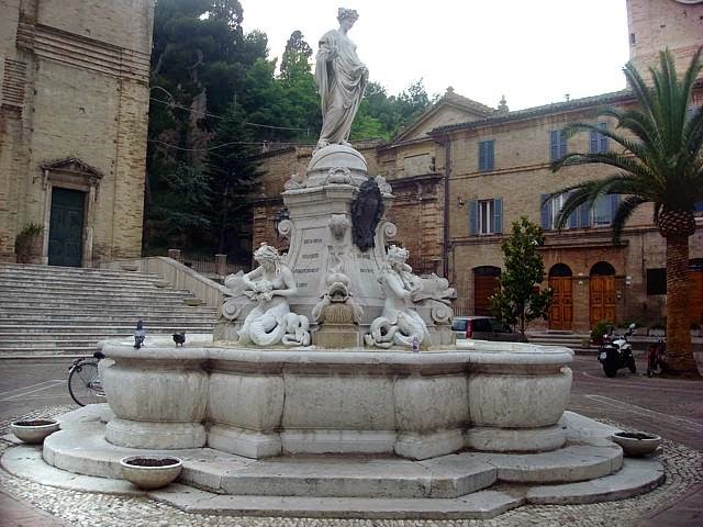 Fontaine de démocratie ou d'abondance