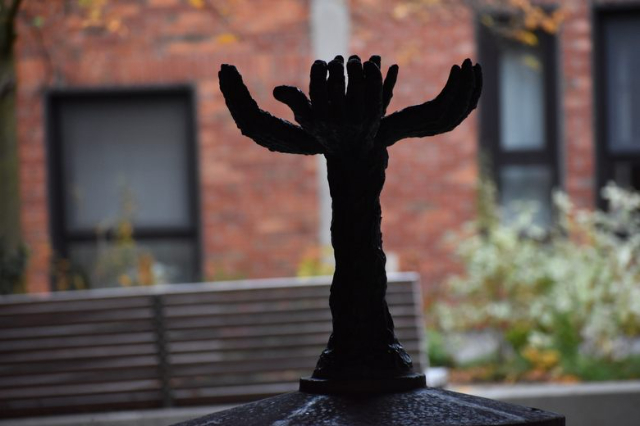 Monumento das mãos de Ruckersplaats - Antwerpen | Secret World Trip Planner