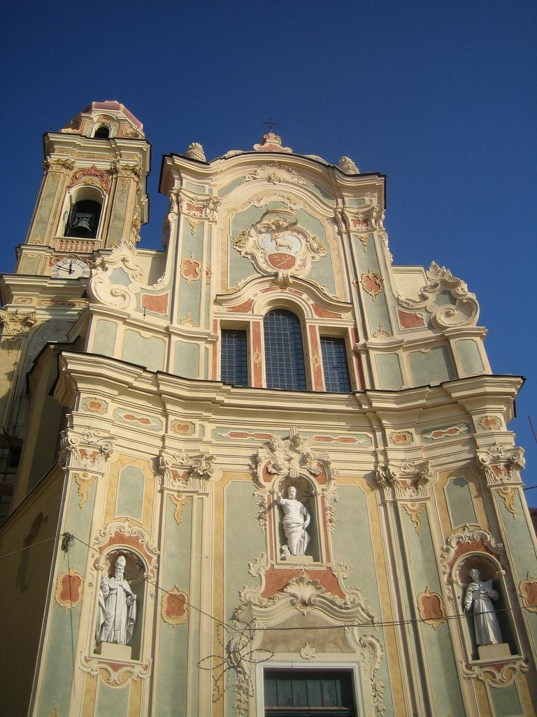 Cervo: Kirche von San Giovanni Battista