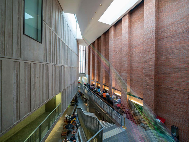 Het MAC (Metropolitan Arts Centre) - West | Secret World Trip Planner