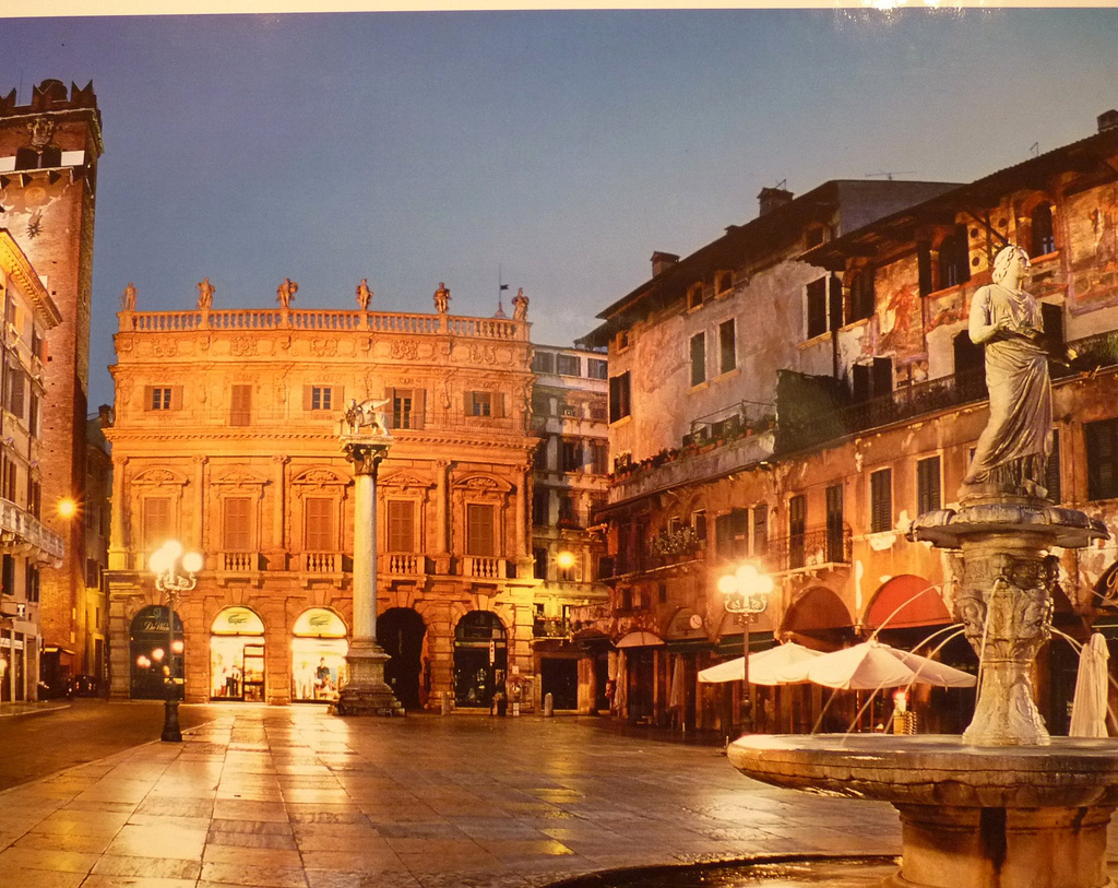 ورونا و میدان زیبای اربه - Verona | Secret World Trip Planner