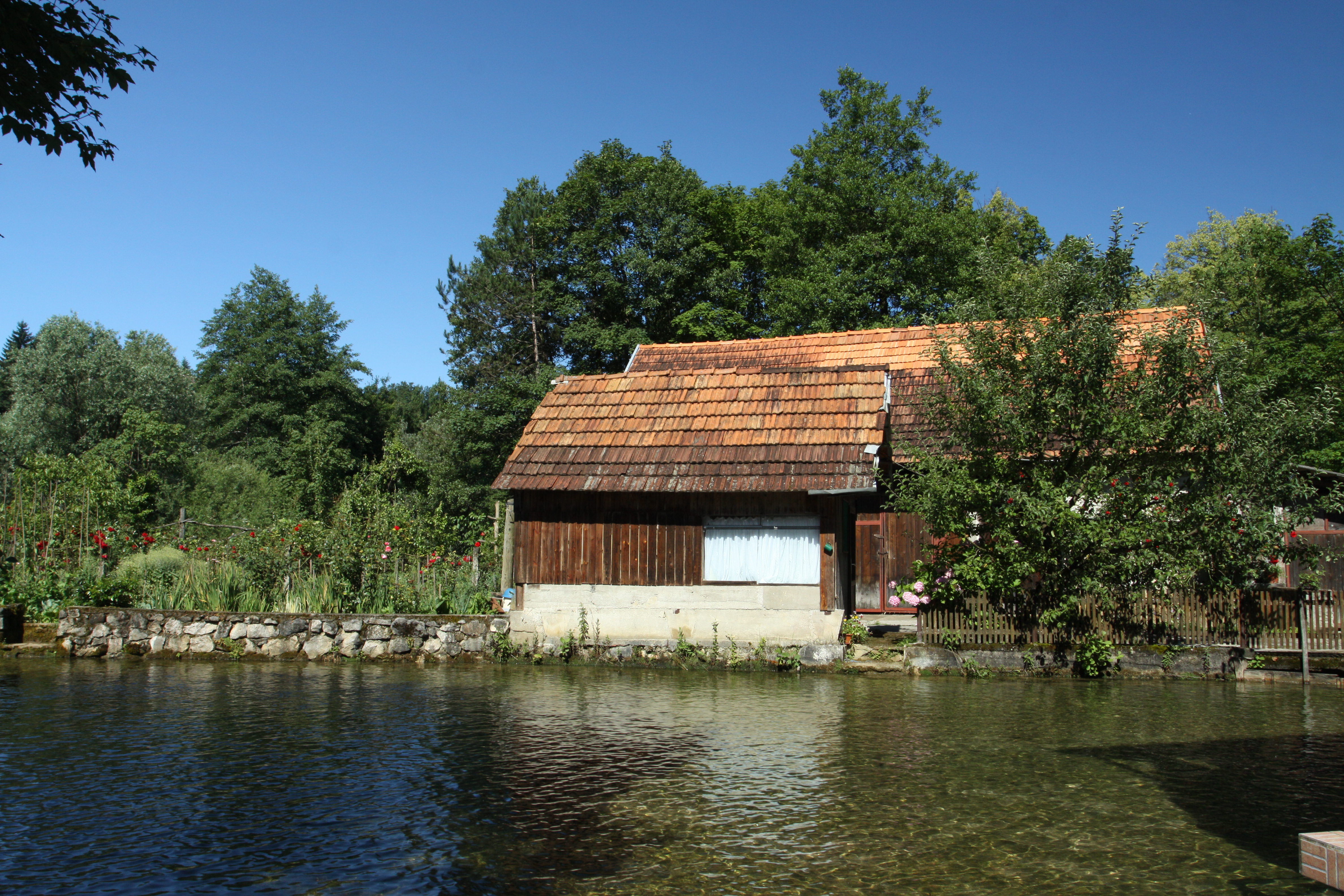 Todas as cidades da Croácia são tão diferentes! Rastoke é uma das pedras escondidas de Croa. - Rastoke | Secret World Trip Planner
