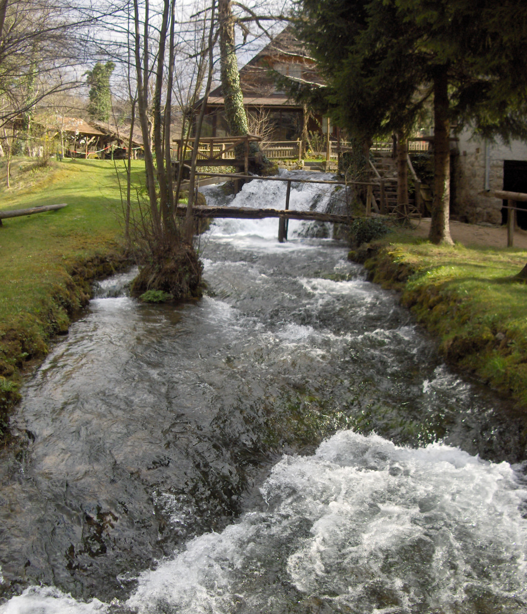 Todas as cidades da Croácia são tão diferentes! Rastoke é uma das pedras escondidas de Croa. - Rastoke | Secret World Trip Planner
