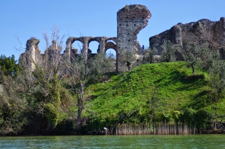 Сірміоне: манастыр Сан-Сальватору - Sirmione | Secret World Trip Planner