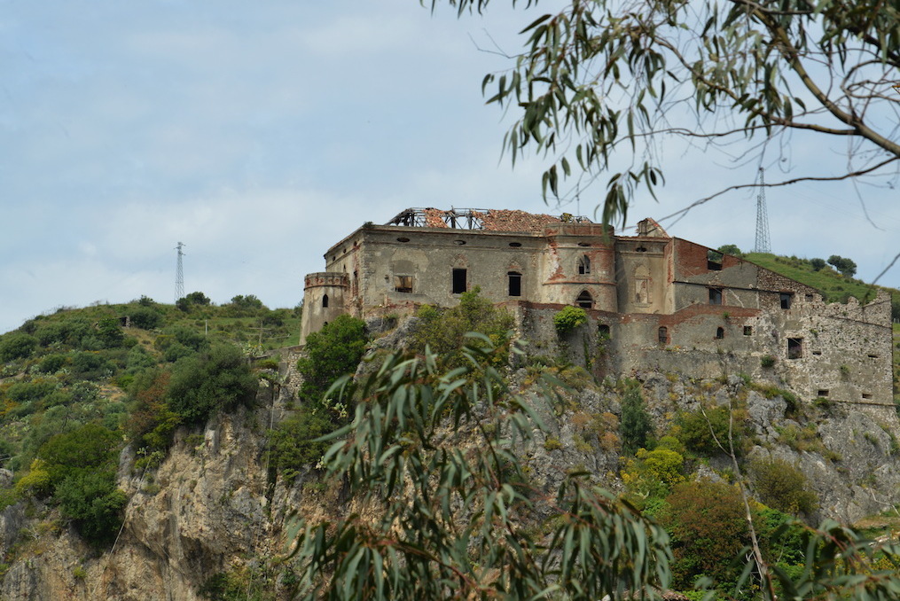 Gaztelua Palizzi - Palizzi | Secret World Trip Planner