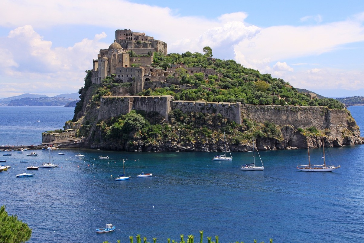 গাড়ি নির্মাতা দুর্গ - Roccella Ionica | Secret World Trip Planner