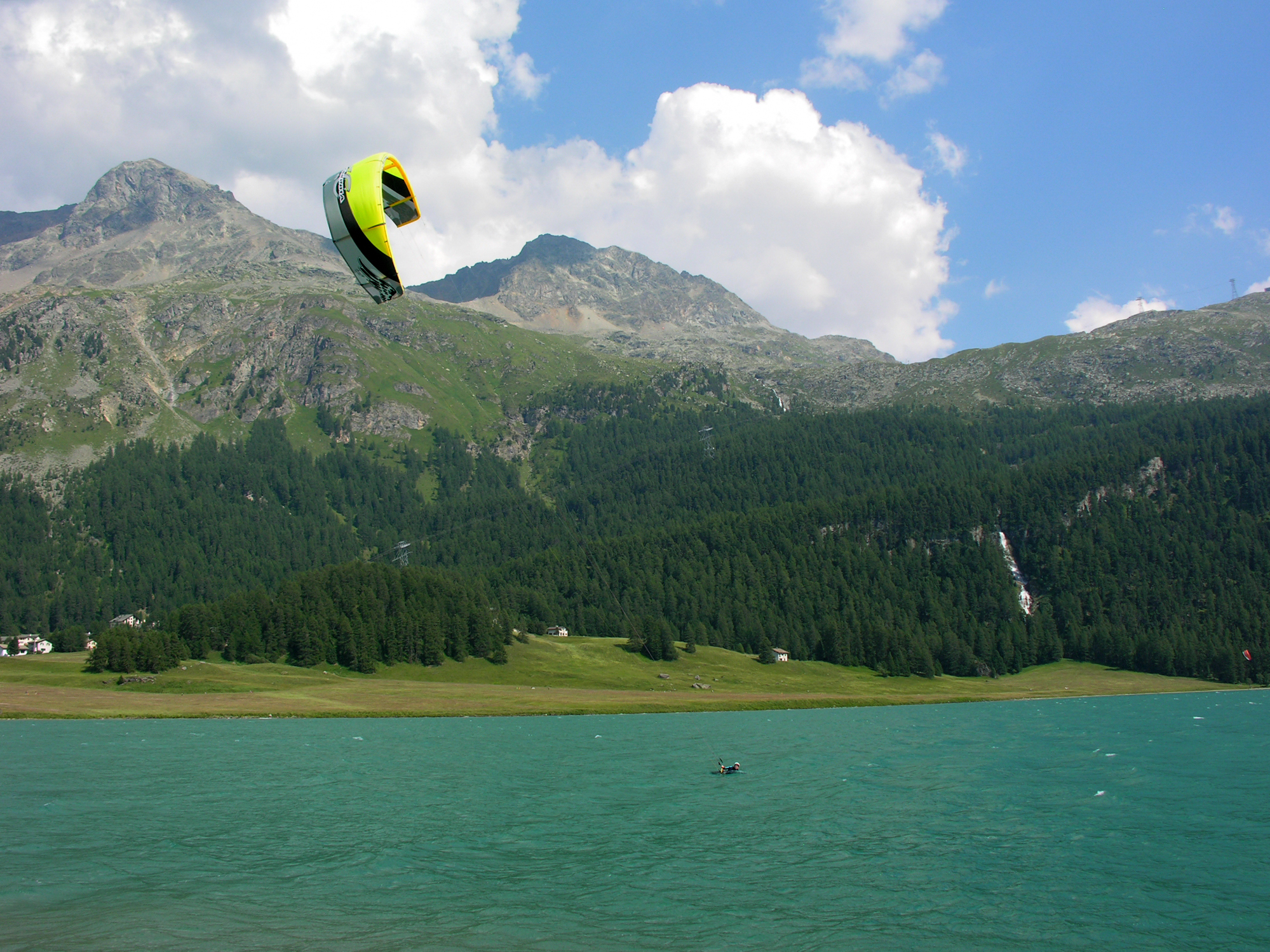 Svizzera |Il lago Silvaplana e il vento - Lago di Silvaplana | Secret World Trip Planner