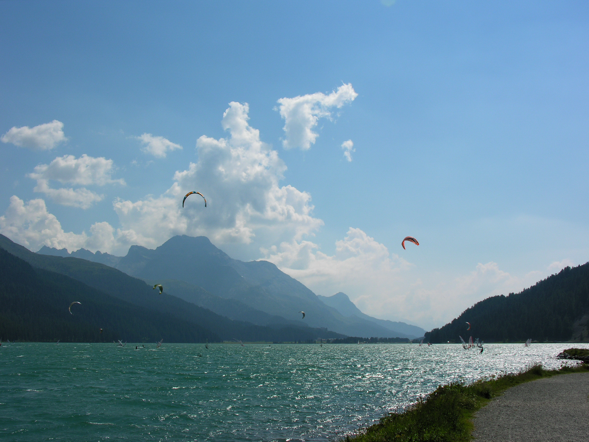 Svizzera |Il lago Silvaplana e il vento - Lago di Silvaplana | Secret World Trip Planner