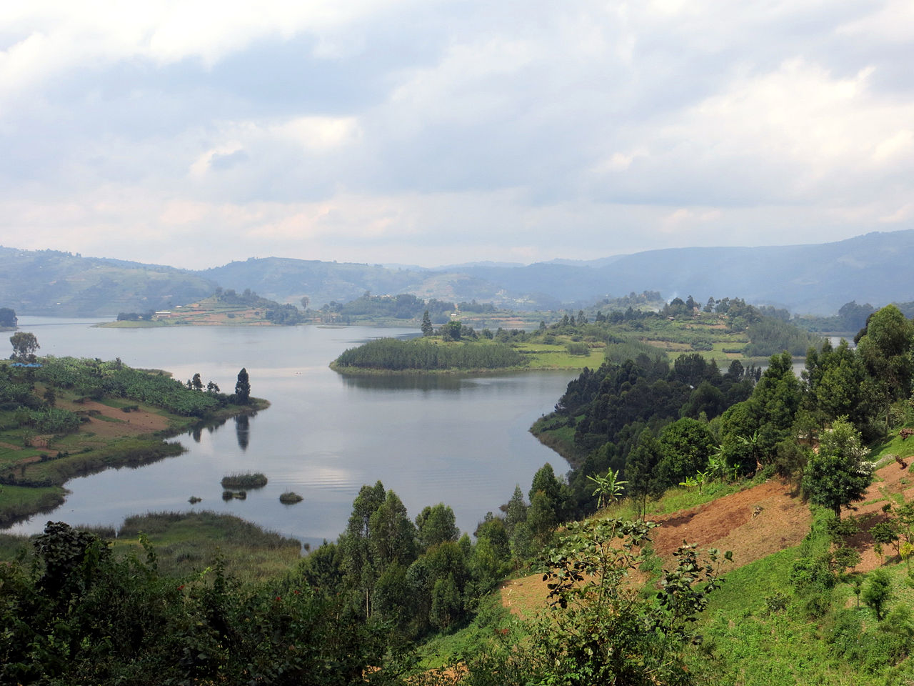 우간다/분요니 호수 및 29 섬 - Lake Bunyonyi | Secret World Trip Planner