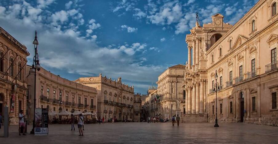 Sirakuza i njegova dnevna soba Piazza Duomo - Siracusa | Secret World Trip Planner