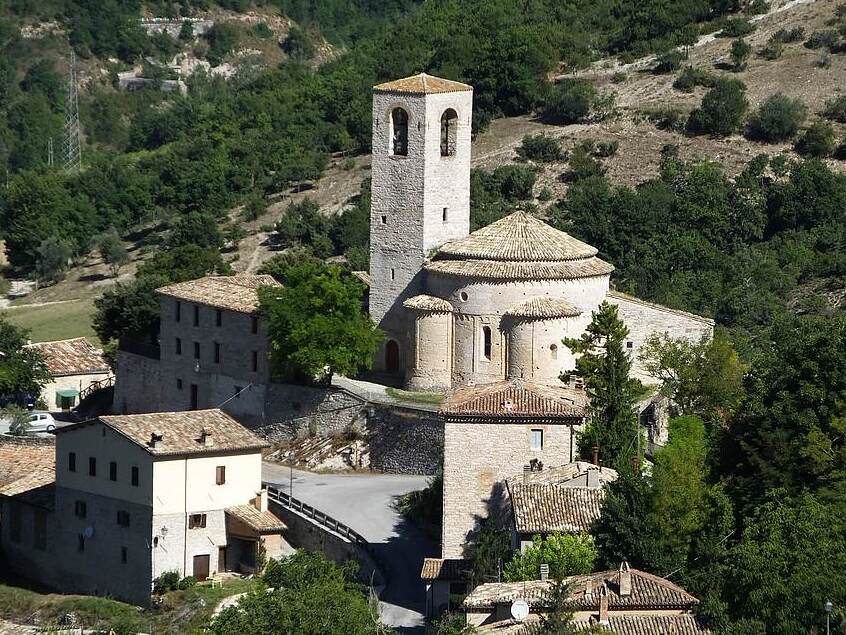 Kirche von San Giusto in San Maroto - Pievebovigliana | Secret World Trip Planner