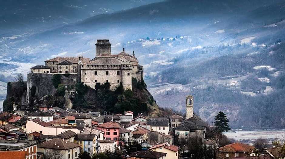 Hrad Bardi - Bardi | Secret World Trip Planner