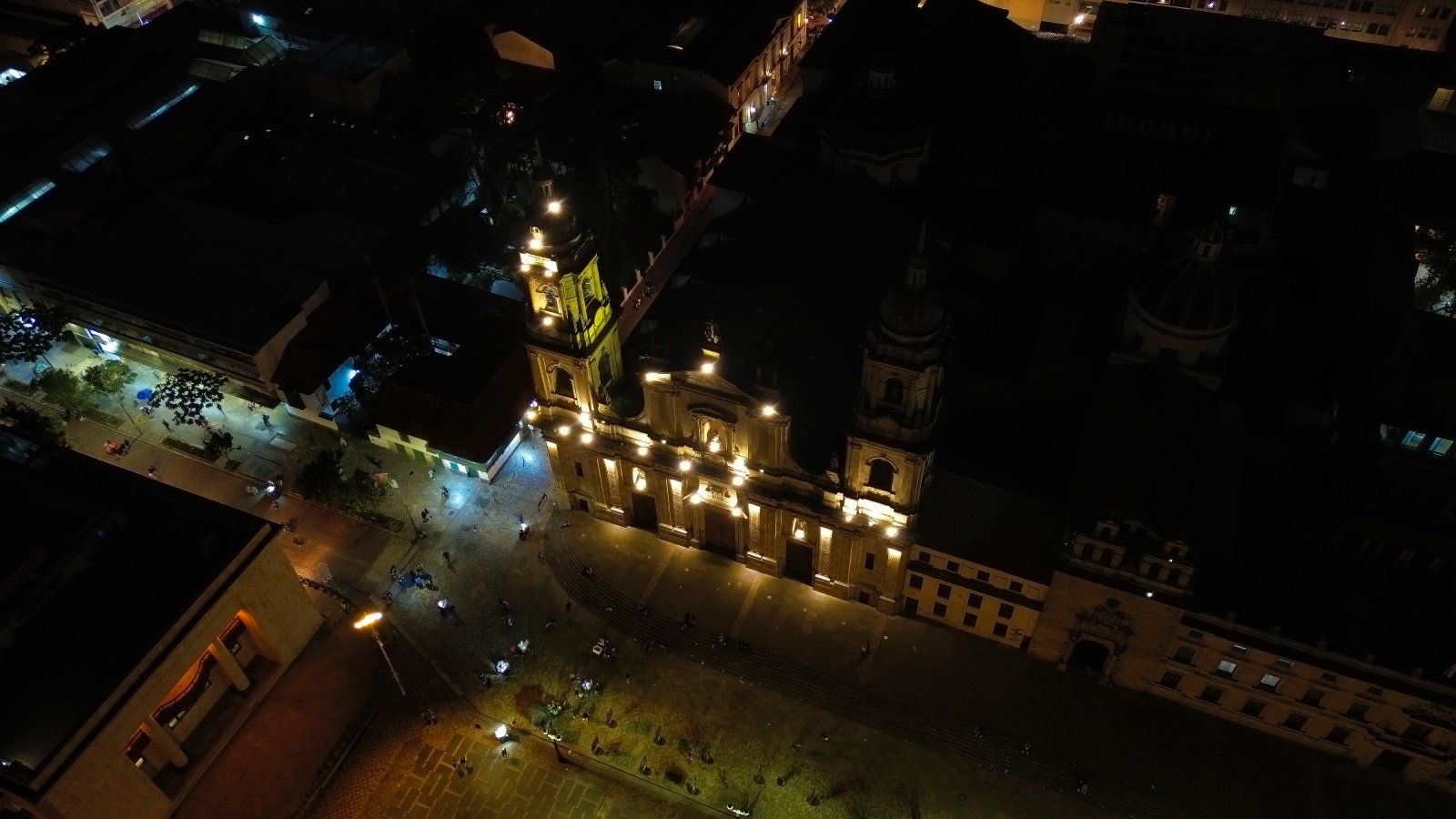 Bogot and a krásne námestie Plaza de Bolivar - Bogotá | Secret World Trip Planner