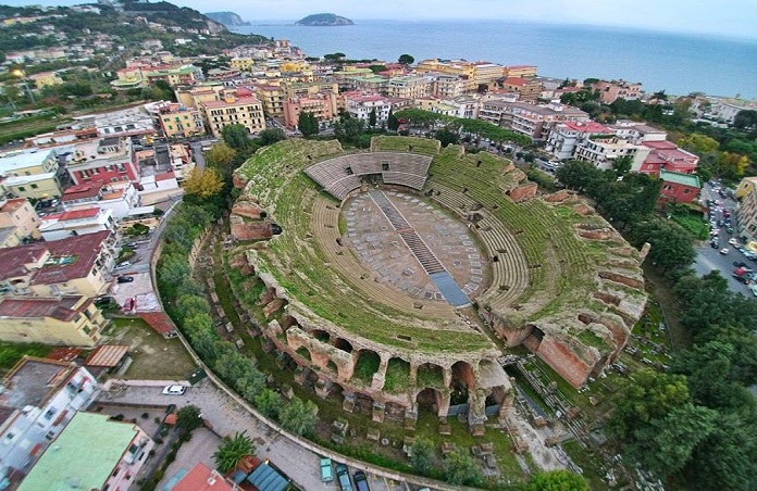 Pouzzoles et le 3° plus grand amphithéâtre romain d'Italie - Pozzuoli | Secret World Trip Planner