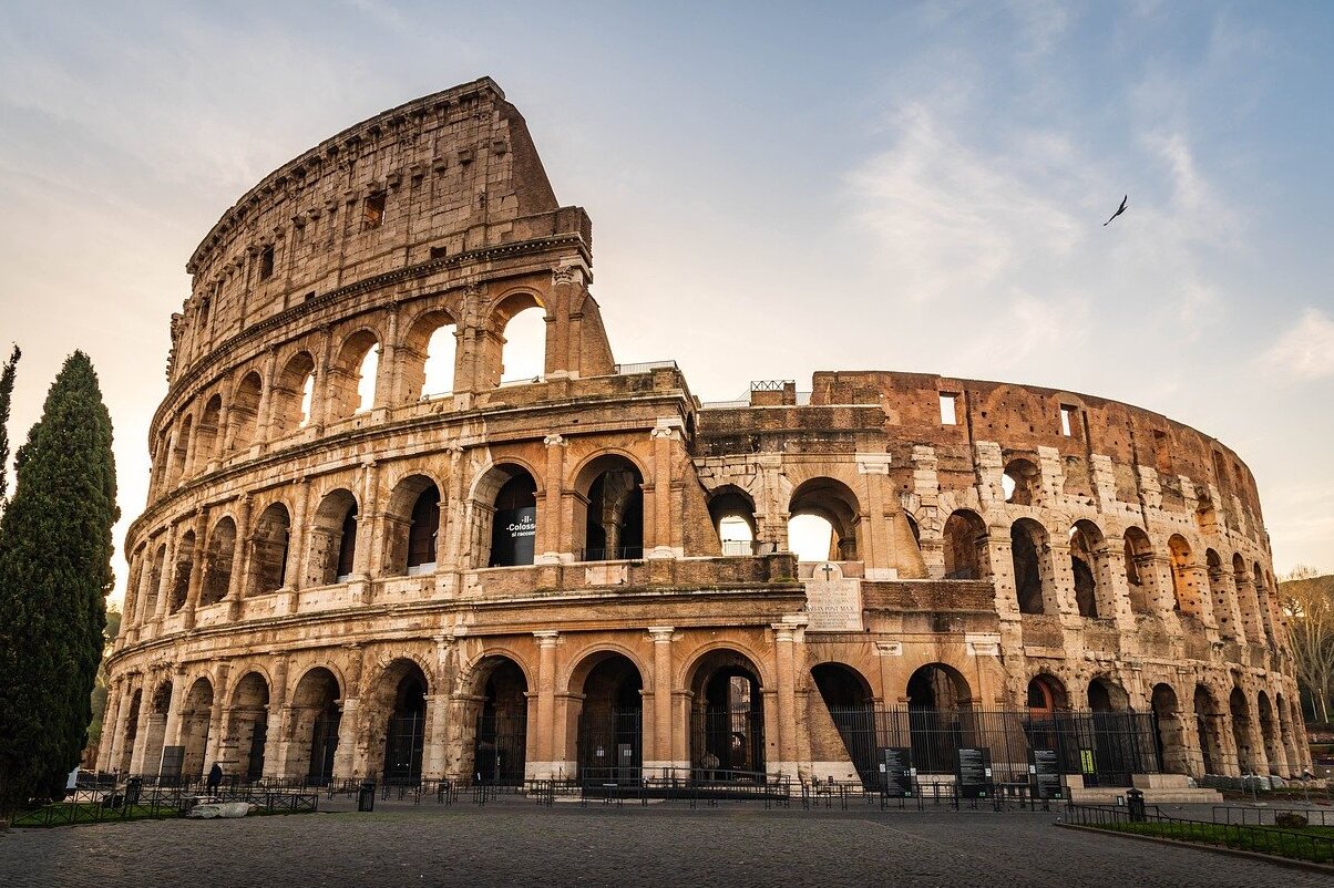 Pouzzoles et le 3° plus grand amphithéâtre romain d'Italie - Pozzuoli | Secret World Trip Planner