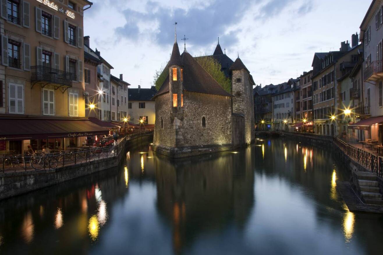 Palais de L'Isle，更好地称为岛的宫殿 - Annecy | Secret World Trip Planner