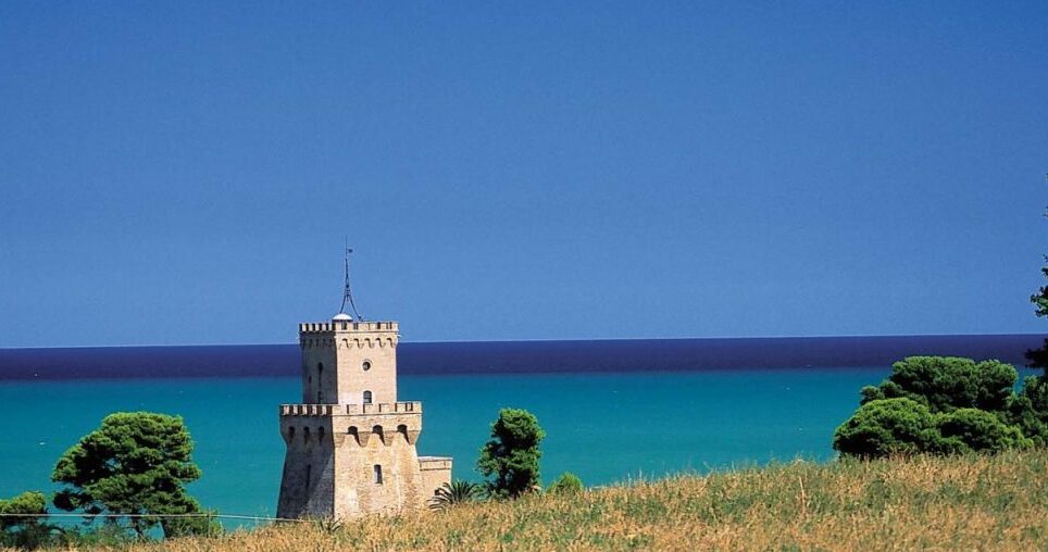 トッレ-デル-セラーノ-秘密の世界 - Pineto | Secret World Trip Planner