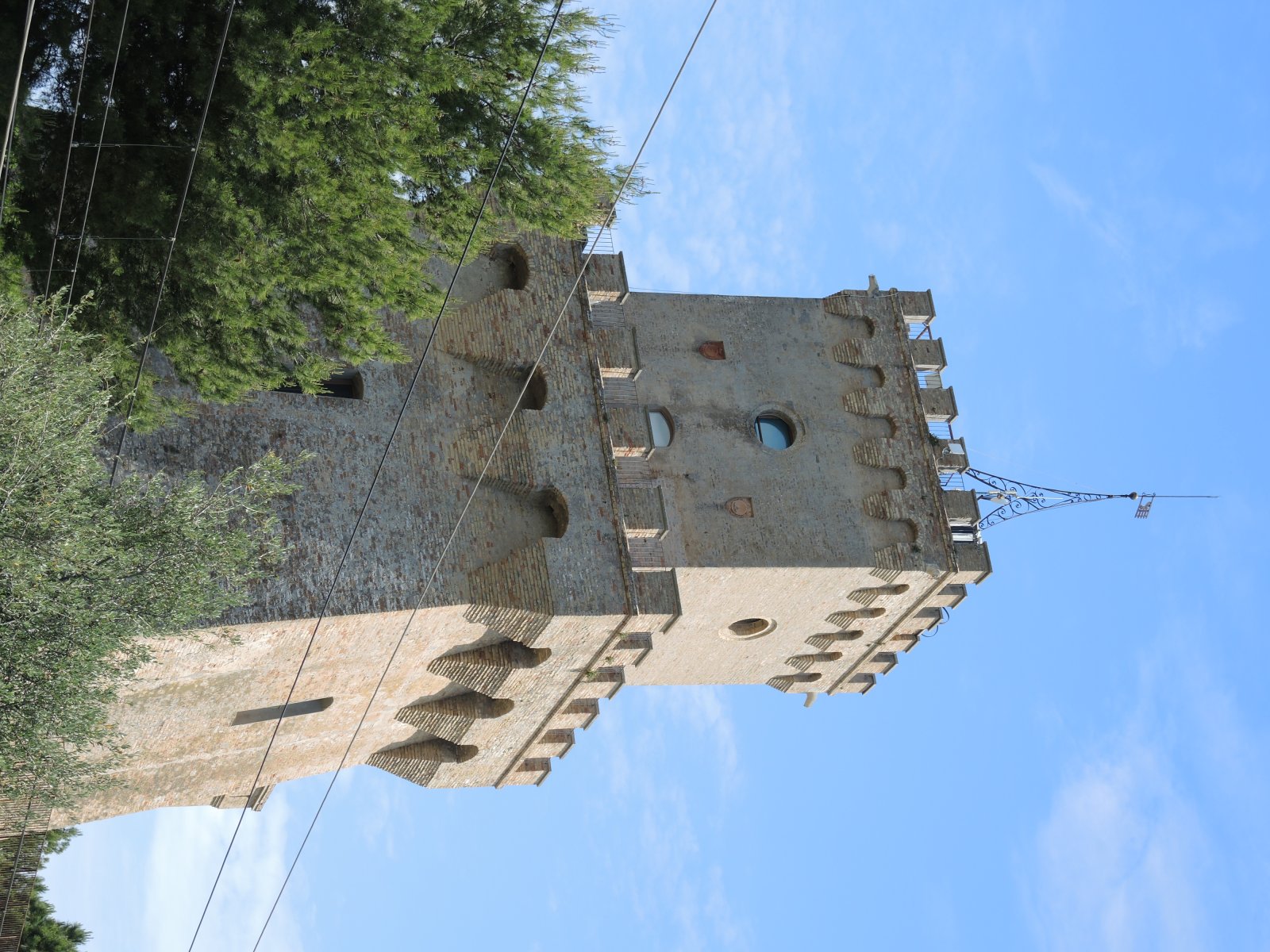 トッレ-デル-セラーノ-秘密の世界 - Pineto | Secret World Trip Planner