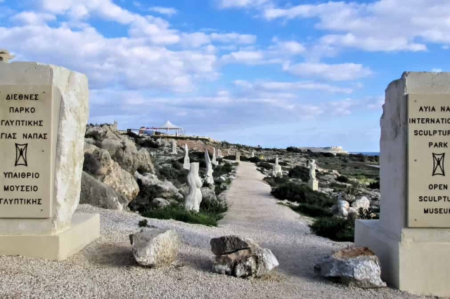 阿依亚纳帕雕塑公园：艺术与自然的和谐交融 - Ayia Napa | Secret World Trip Planner