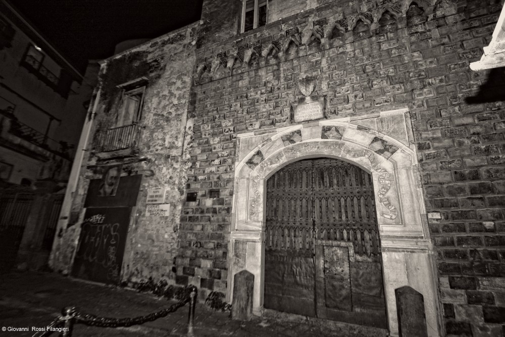 Palazzo Penne .. 팔라초 델 디아볼로 - Napoli | Secret World Trip Planner