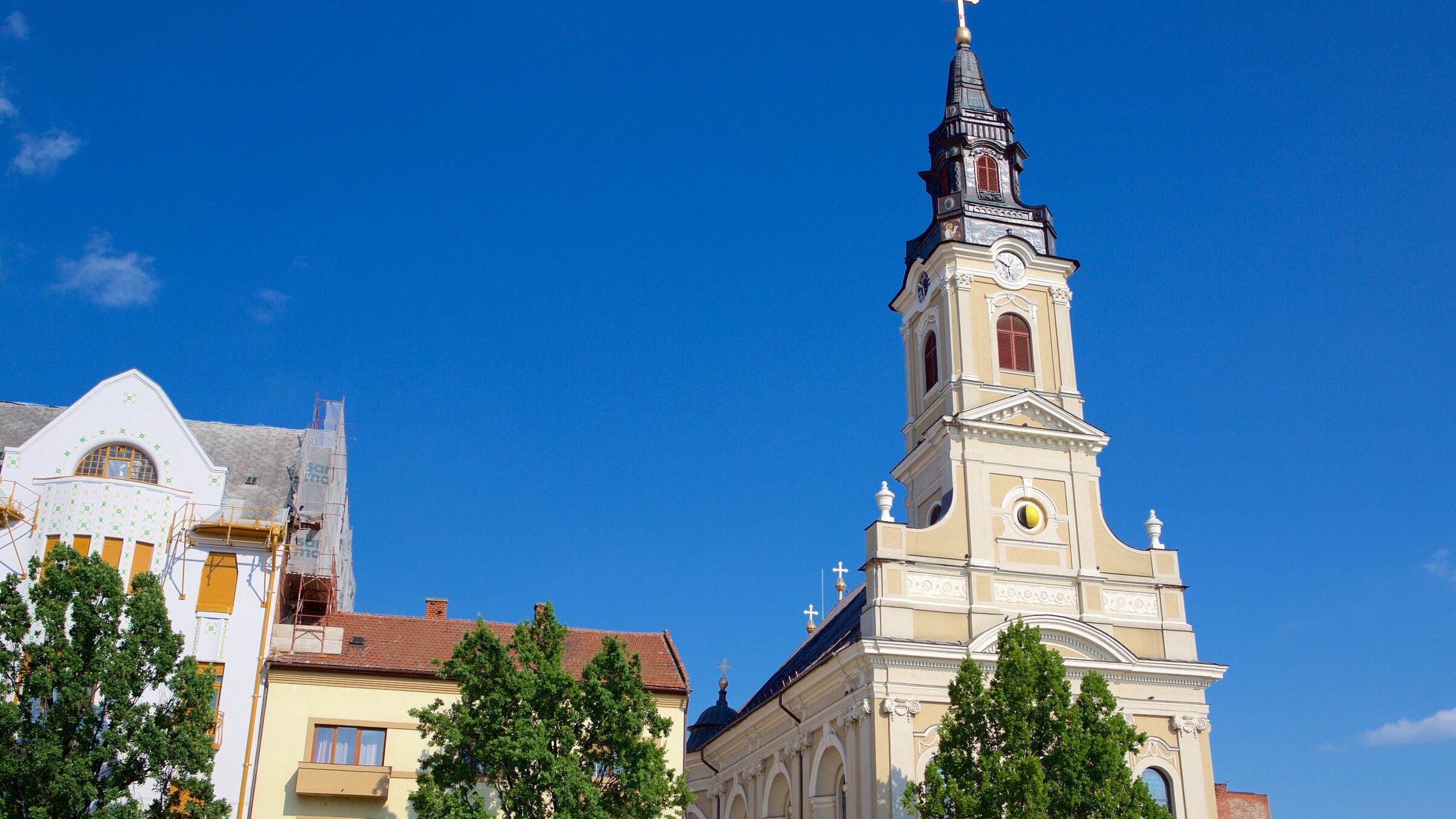 Gereja dengan Bulan - Oradea | Secret World Trip Planner