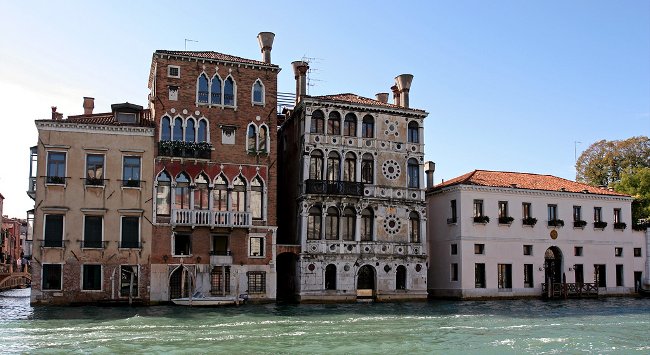 Ca Dario el Palau Maleït - Venezia | Secret World Trip Planner
