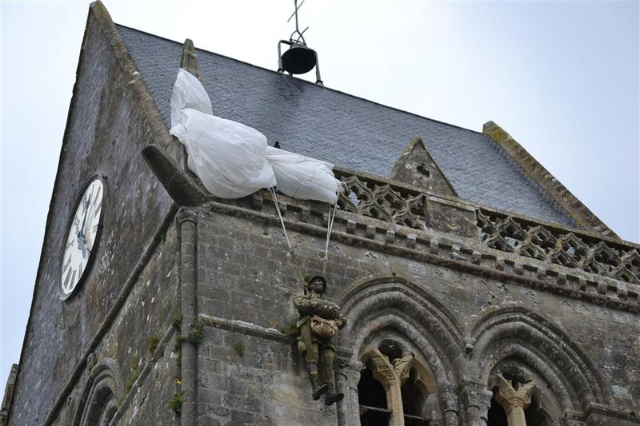 Özel John Steele Anıtı - Sainte-Mère-Église | Secret World Trip Planner