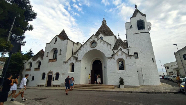 Iglesia de San Antonio de Padua - Alberobello | Secret World Trip Planner