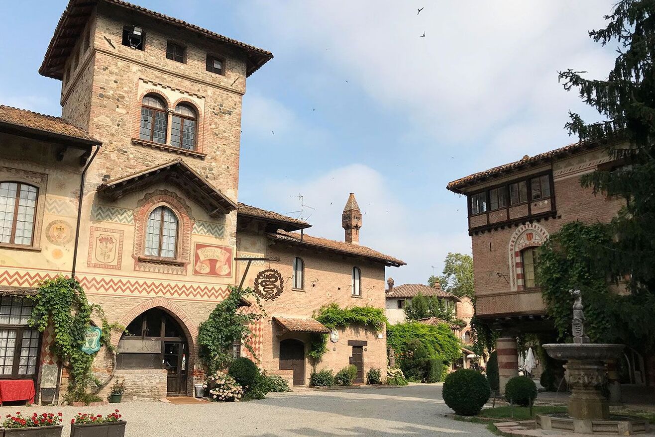 Vesnice Grazzano Visconti - Grazzano Visconti | Secret World Trip Planner