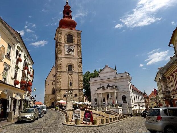 Monumento a Orfeu - Slovenski trg 7 | Secret World Trip Planner