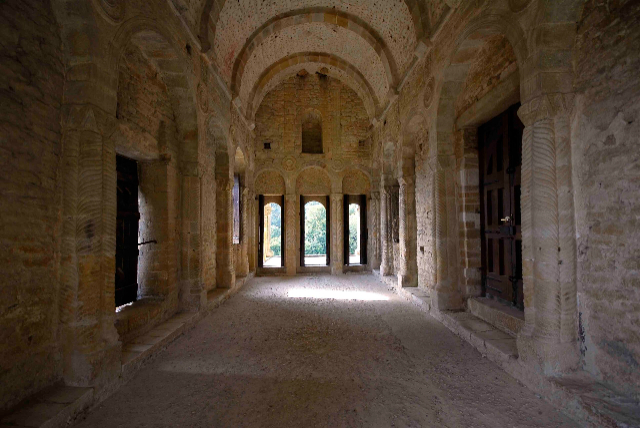 Kirche Santa María del Naranco - Oviedo | Secret World Trip Planner