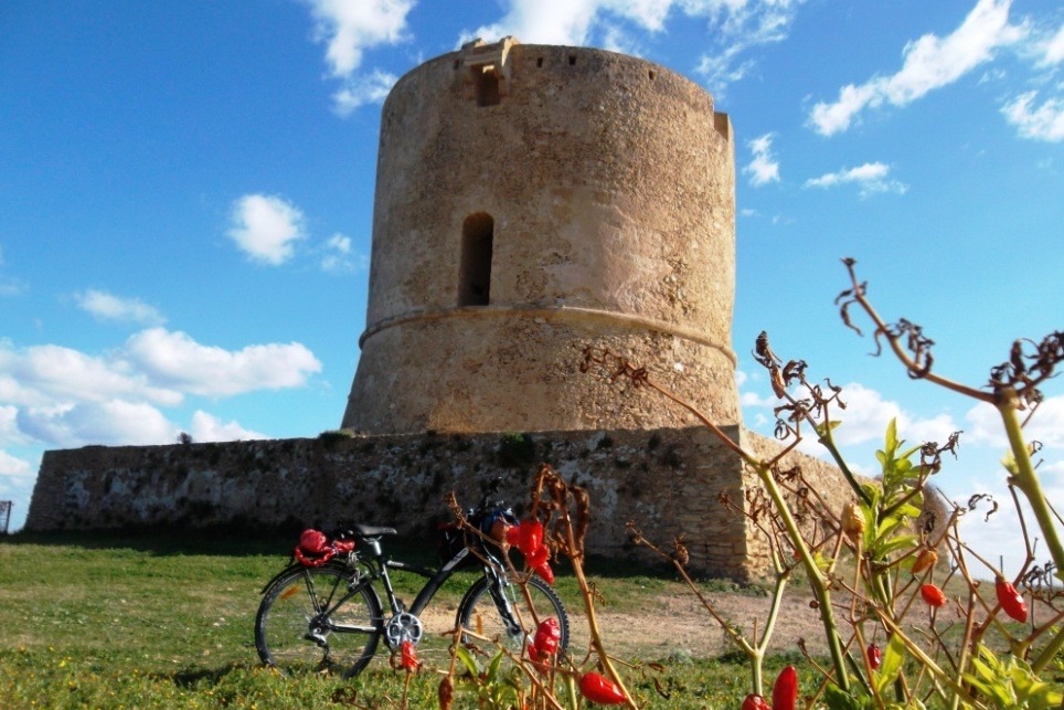 Capo Rizzuto régi tornya - Capo Rizzuto | Secret World Trip Planner