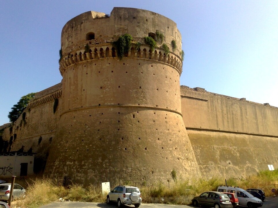 Crotone kastélya - Crotone | Secret World Trip Planner
