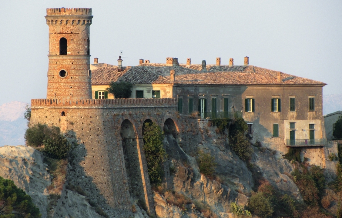 Il Castello di Barracco - Caccuri | Secret World Trip Planner