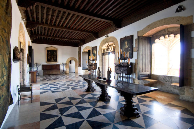 ALCÁZAR DE COLÓN - Santo Domingo | Secret World Trip Planner