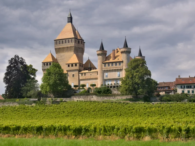 Vufflens kastély - Vufflens-le-Château | Secret World Trip Planner