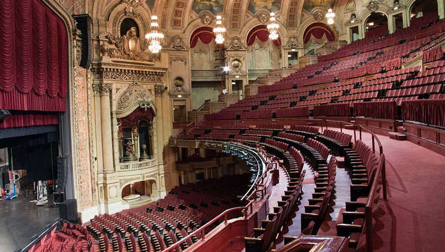 Chicago Theatre - Chicago | Secret World Trip Planner