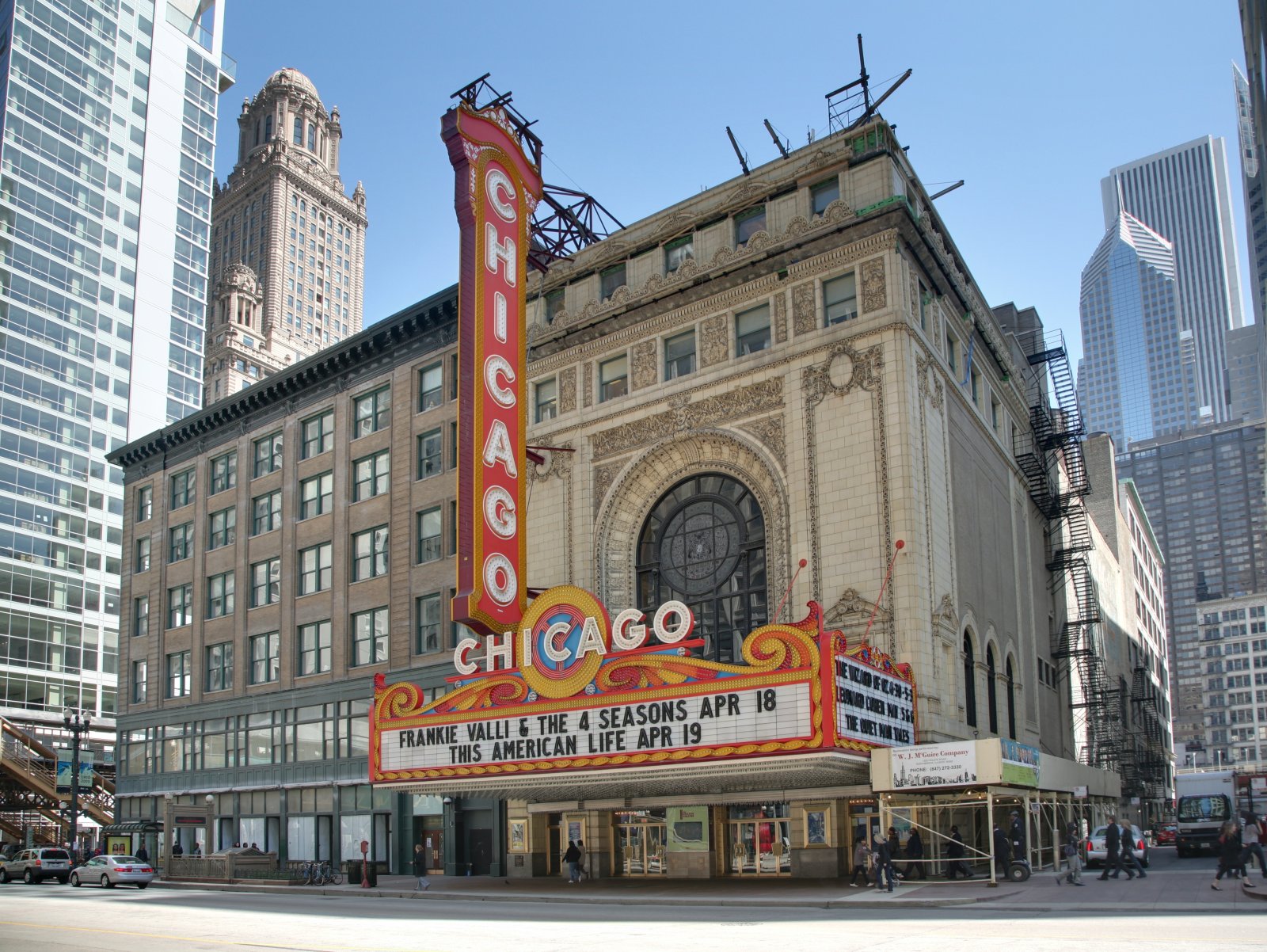 Chicago Theatre - Chicago | Secret World Trip Planner