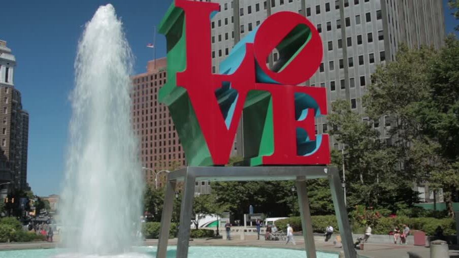 ระหว่างพี่ชายน้องชายและวามรักของโรเบิร์ตอินเดียน่าแกะสลักรูป - Philadelphia | Secret World Trip Planner