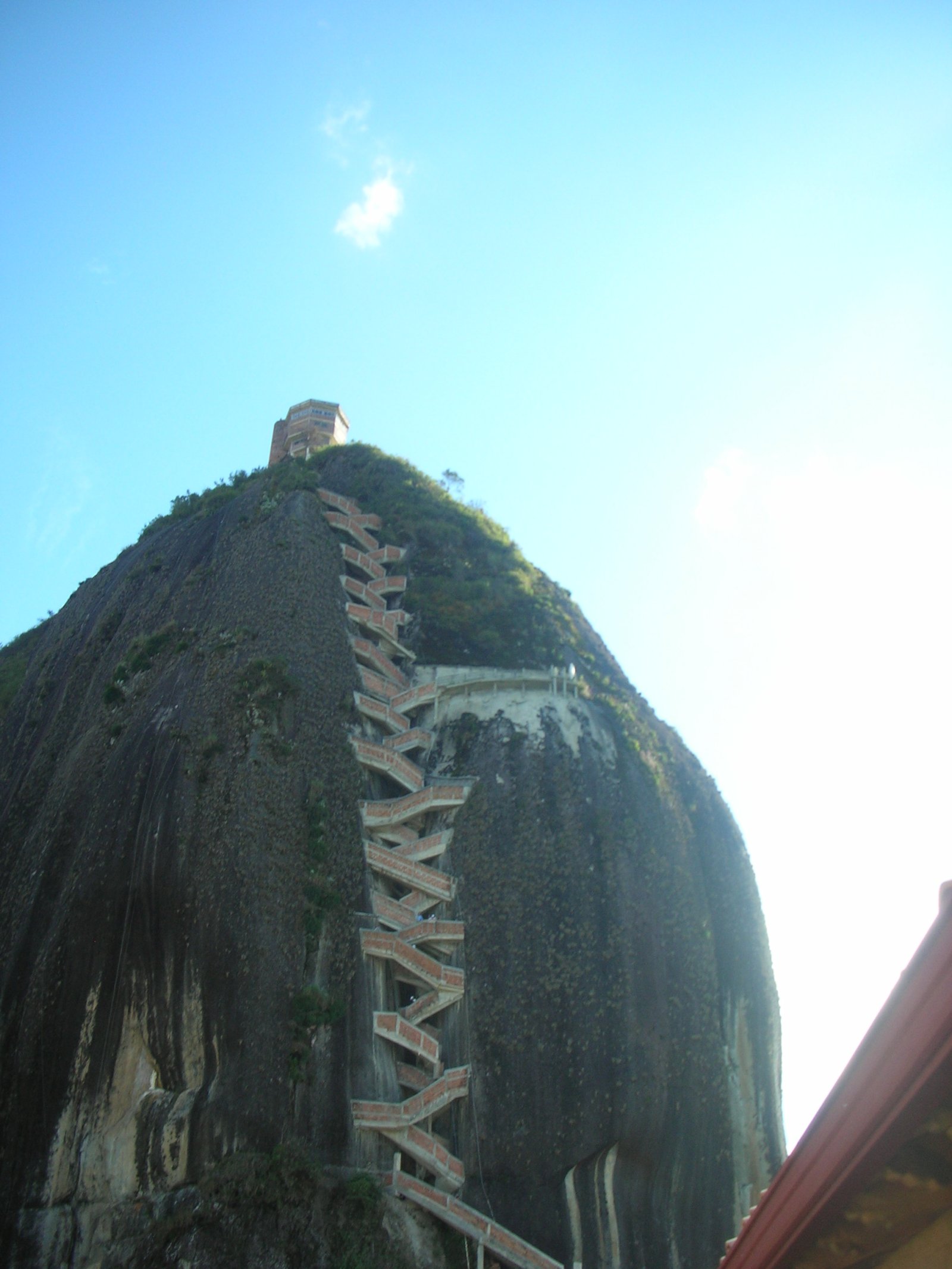 Batu Guatapé juga dikenal sebagai batu El Peñol - Guatapé | Secret World Trip Planner