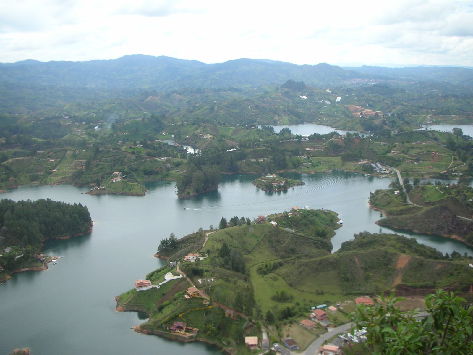 Batu Guatapé juga dikenal sebagai batu El Peñol - Guatapé | Secret World Trip Planner