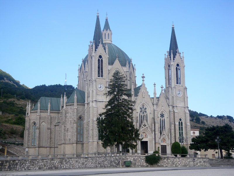 วิหาร Maria Santissima Addolorata - Paduli | Secret World Trip Planner