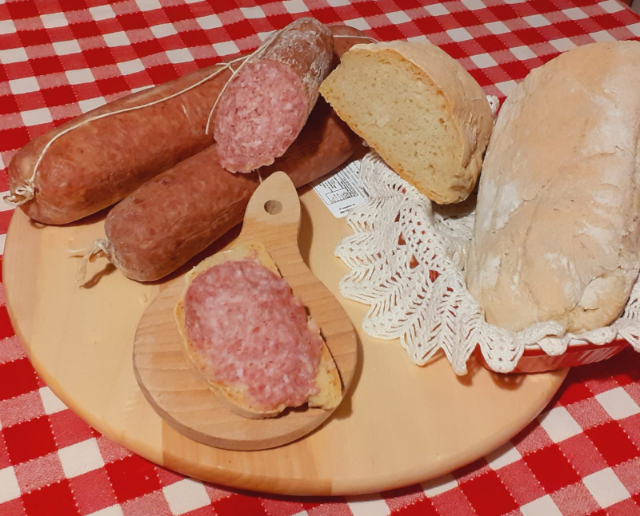 Ciauscolo, den smørbare salami fra Marche-regionen - Sarnano | Secret World Trip Planner