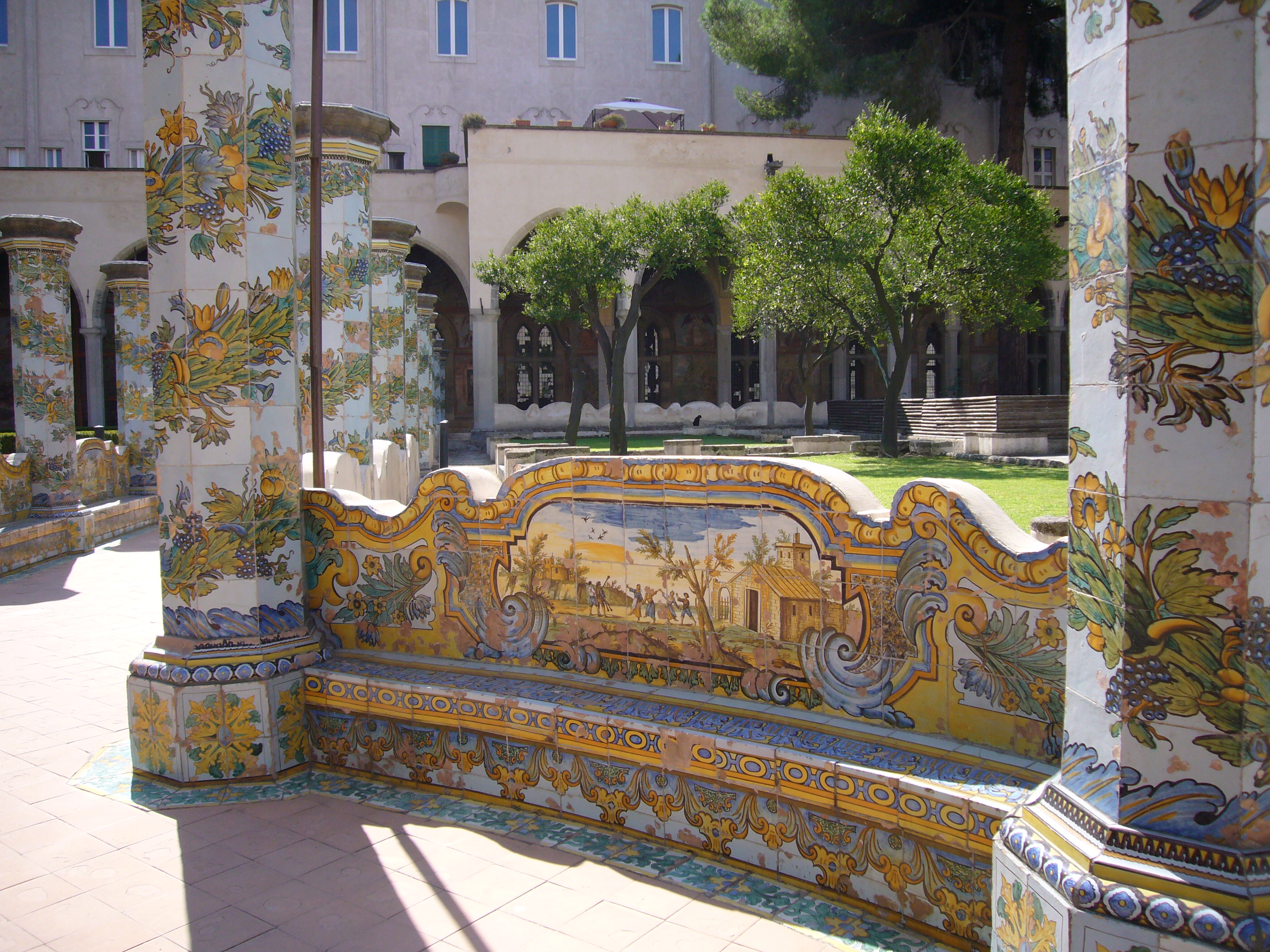 Majolika klaustar Santa Chiara - Napoli | Secret World Trip Planner